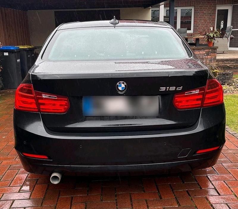 Gebraucht BMW 318 143 PS (105 kW) 2014 Schwarz Limousine