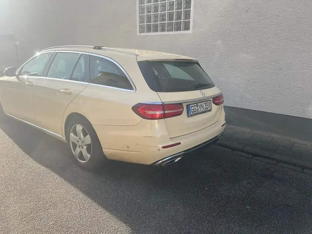 Gebraucht Mercedes E200 150 PS (110 kW) 2017 Gelb Limousine