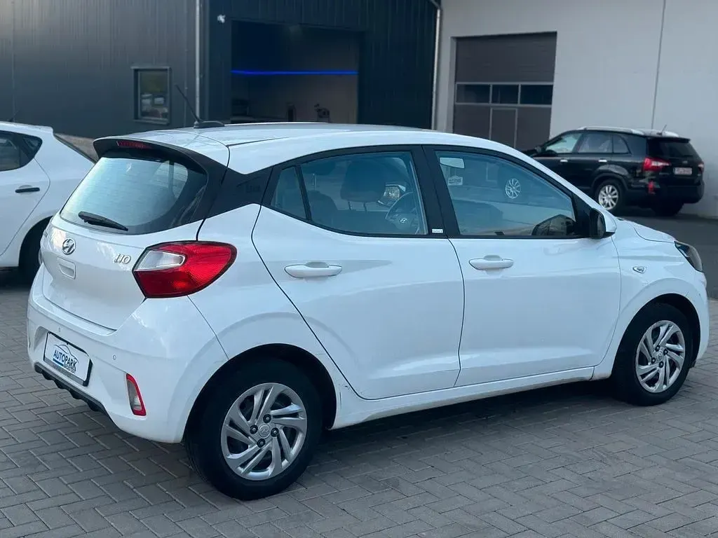 Gebraucht Hyundai i10 Select 67 PS (49 kW) 2021 Weiß Kleinwagen