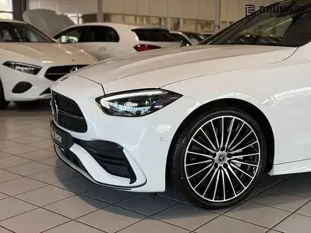Gebraucht Mercedes C200 AMG 163 PS (119 kW) 2024 Manufaktur lack manufaktur opa Kombi