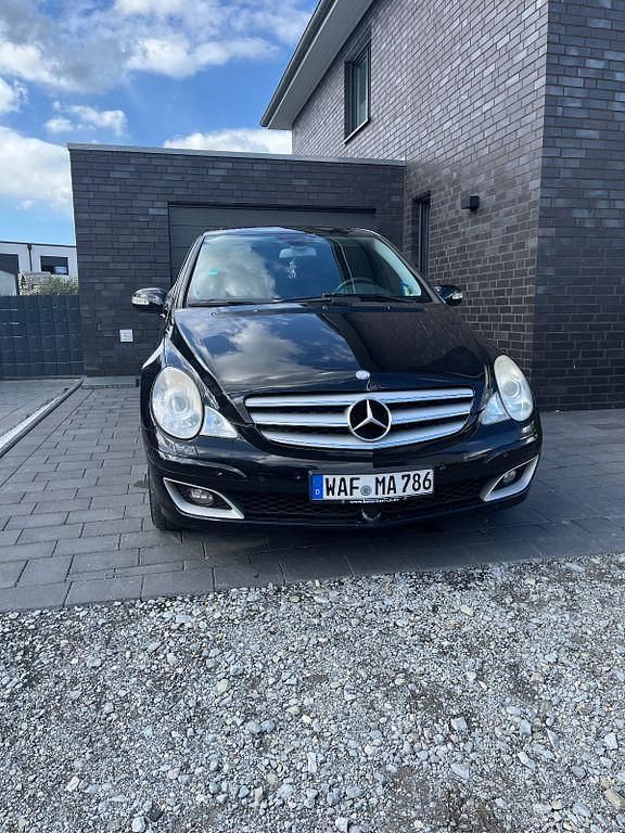 Schwarz Gebraucht 2006 Mercedes R320 Van / Kleinbus | 5.500 € (Etwas zu teuer) - Bild 1/4
