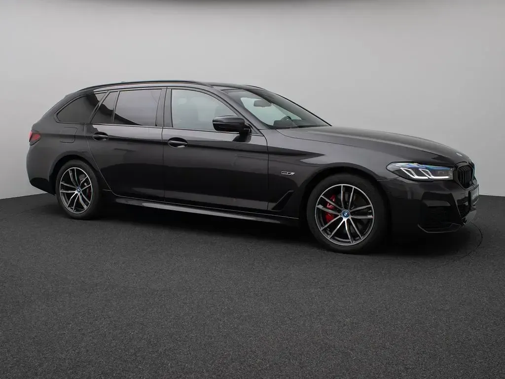 Gebraucht BMW 530e M Sport 292 PS (214 kW) 2023 Schwarz Limousine