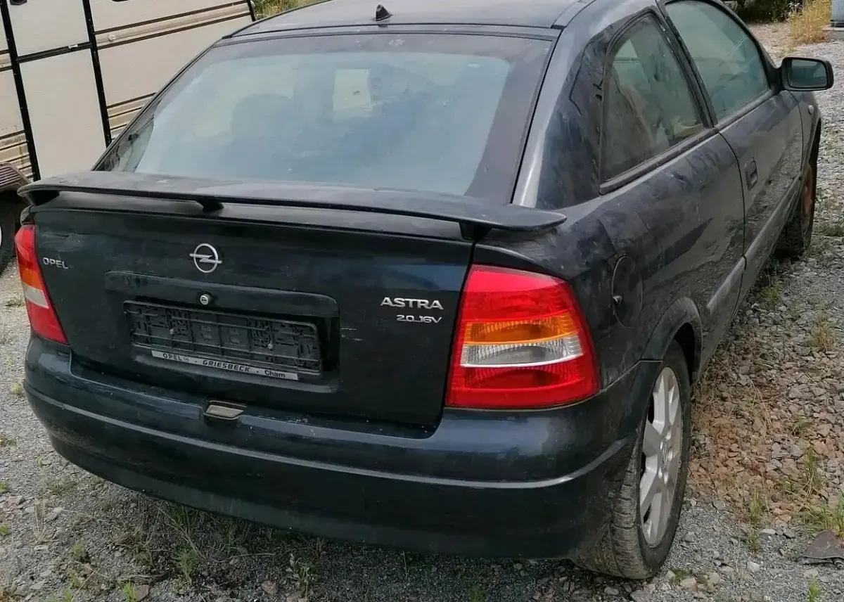 Gebraucht Opel Astra 136 PS (100 kW) 1999 Schwarz Kleinwagen
