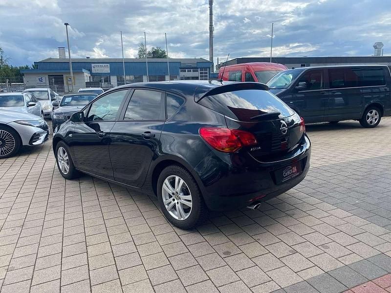 Gebraucht Opel Astra Edition 120 PS (88 kW) 2012 Graphitschwarz/carbon Kleinwagen