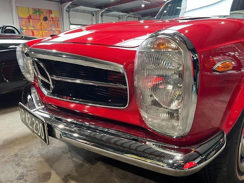 Gebraucht Mercedes 230 150 PS (110 kW) 1963 Rot Cabrio
