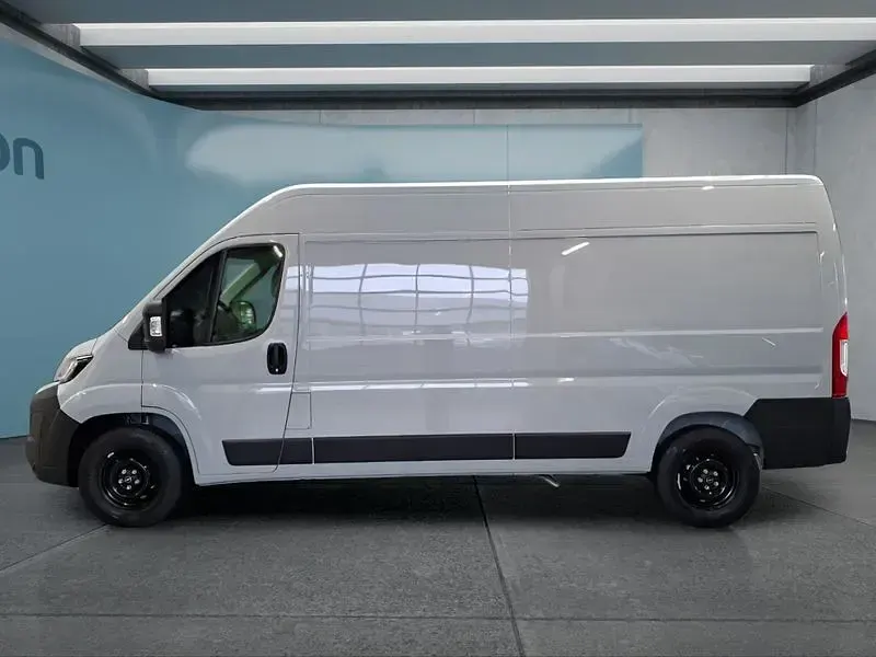 Neu Opel Movano 140 PS (102 kW) 2025 Grau Limousine