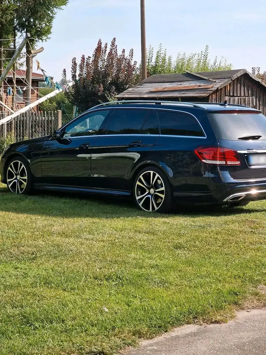 Gebraucht Mercedes E350 AMG 258 PS (189 kW) 2016 Blau Kombi