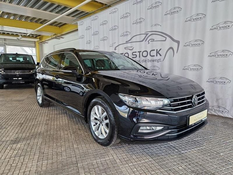 Gebraucht VW Passat Business 150 PS (110 kW) 2023 Schwarz Kombi