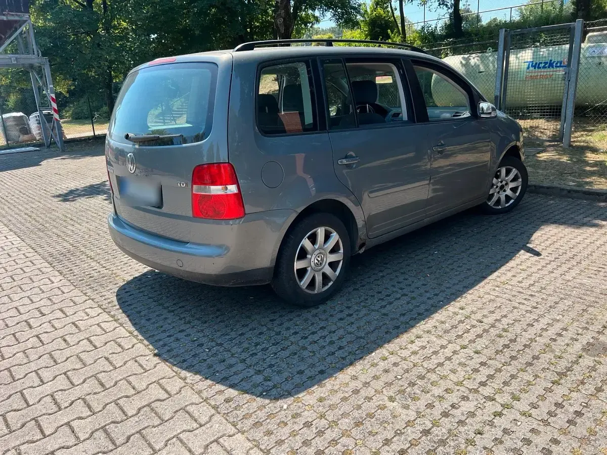 Gebraucht VW Touran 140 PS (102 kW) 2004 Grau Van / Kleinbus