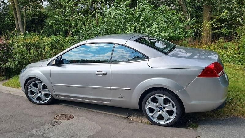 Gebraucht Ford Focus Cabriolet Titanium 136 PS (100 kW) 2008 Silber Cabrio