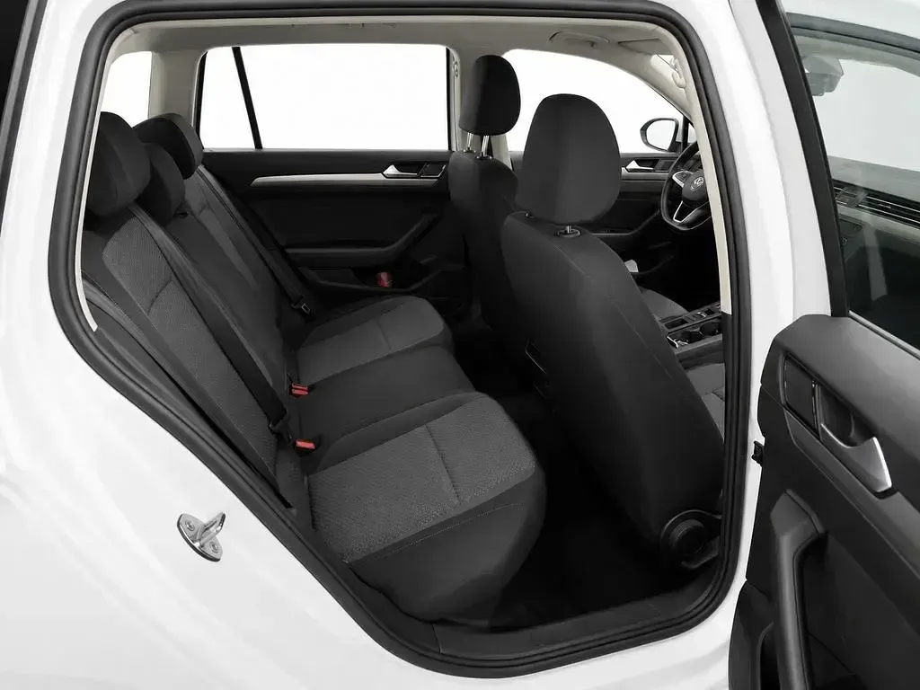 Gebraucht VW Passat 150 PS (110 kW) 2023 Gletscherweiß metallic Kombi