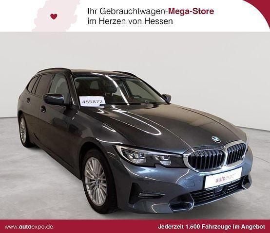 Mineralgrau metallic Gebraucht 2021 BMW 330e Sport Line Kombi | 21.889 € (Guter Preis) - Bild 1/4