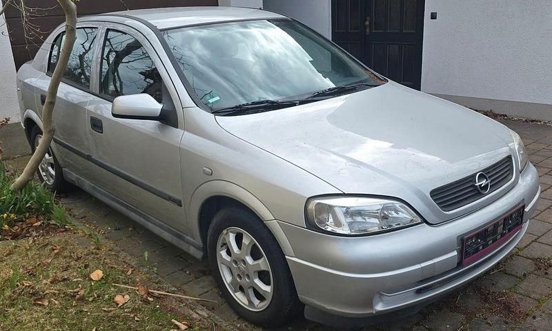 Gebraucht Opel Astra 84 PS (61 kW) 2002 Silber Limousine