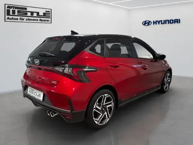 Neu Hyundai i20 N Line 101 PS (74 kW) 2026 Dragon red/ phantom black / mic Kleinwagen
