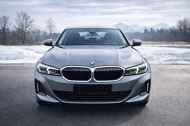 Gebraucht BMW 318 Shadowline 156 PS (114 kW) 2023 Silber Limousine