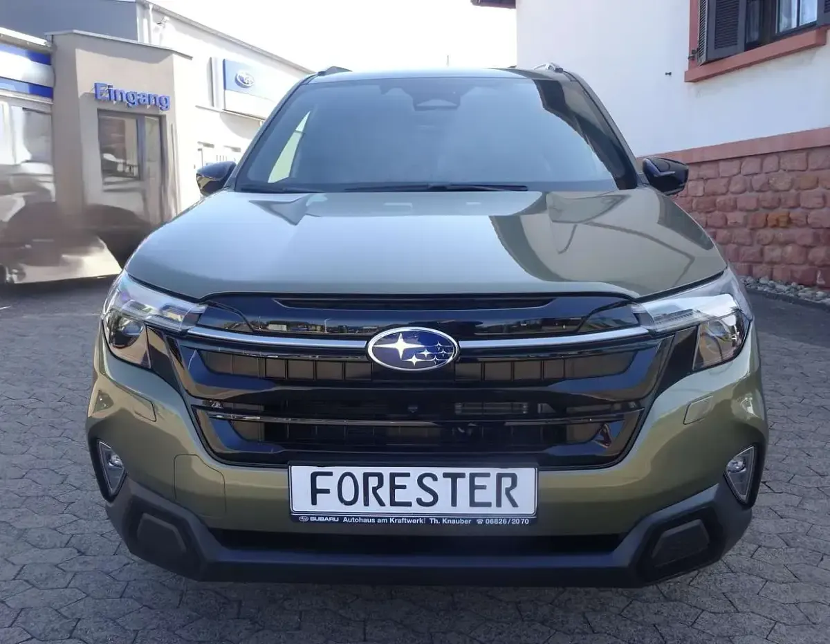 Gebraucht Subaru Forester Platinum 136 PS (100 kW) 2026 Autumn green SUV
