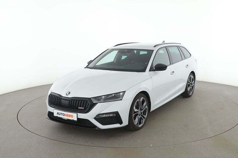 Weiß Gebraucht 2023 Skoda Octavia RS Kombi | 36.340 € (Etwas zu teuer) - Bild 1/4