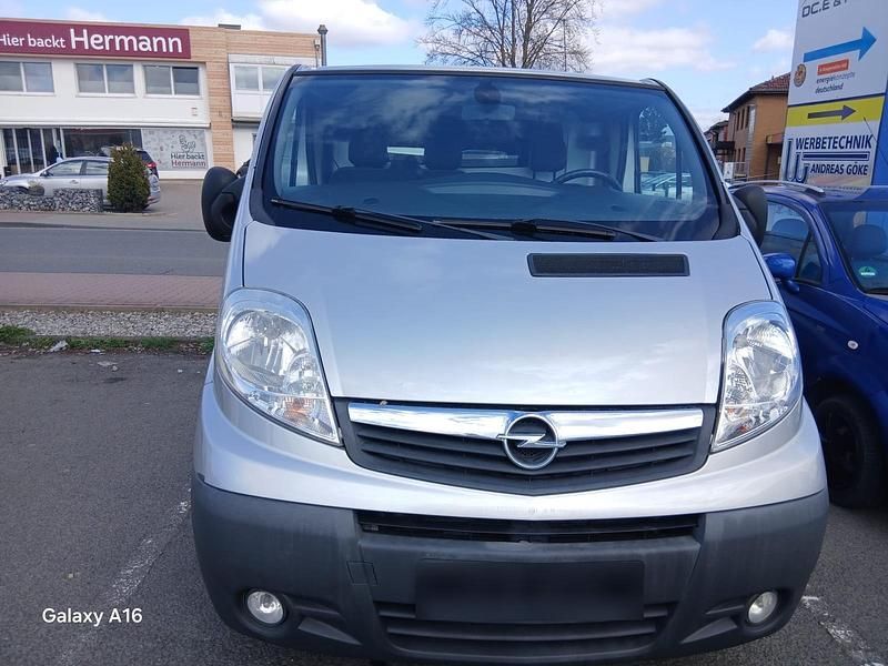 Second-hand Opel Vivaro 2015 Argintiu Monovolum