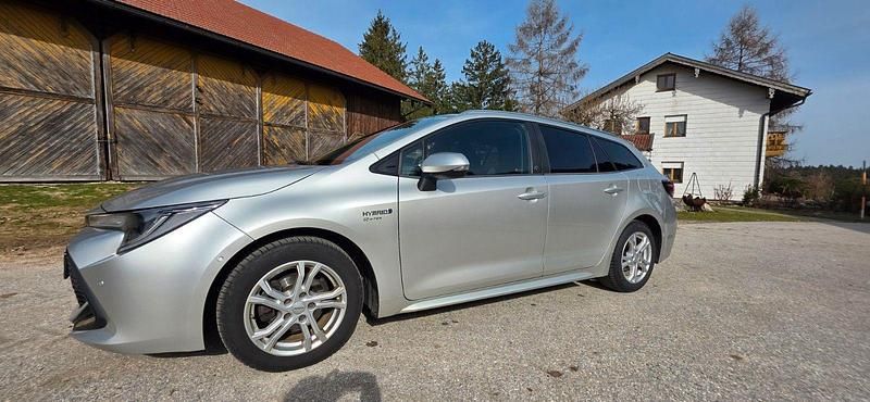 Gebraucht Toyota Corolla Team 122 PS (89 kW) 2020 Silber Kombi