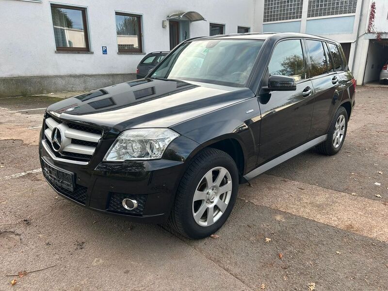 Obsidianschwarz metalliclack Gebraucht 2010 Mercedes GLK220 SUV | 8.990 € (Fairer Preis) - Bild 1/4
