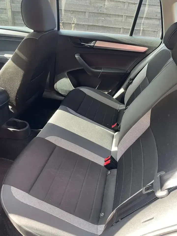 Gebraucht Skoda Rapid Ambition 95 PS (69 kW) 2019 Grau Kleinwagen