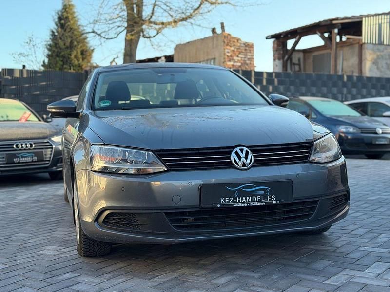 Gebraucht VW Jetta Comfortline 105 PS (77 kW) 2011 Grau Limousine