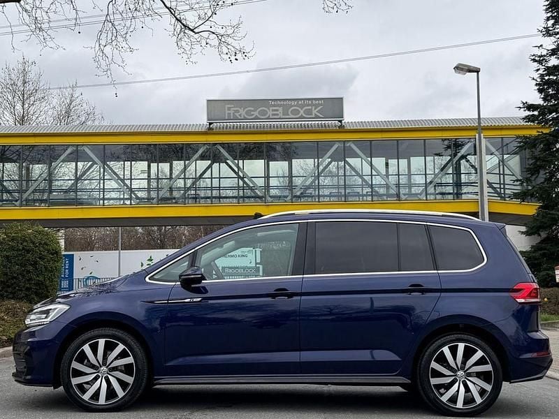Gebraucht VW Touran Highline 150 PS (110 kW) 2024 Blau Van / Kleinbus
