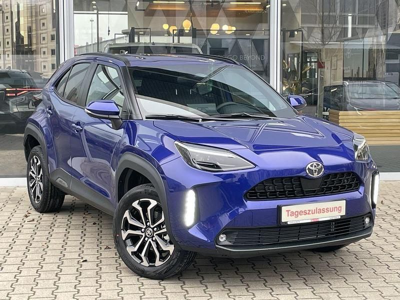 Neu Toyota Yaris Cross 131 PS (96 kW) 2025 Juniper blue metallic SUV