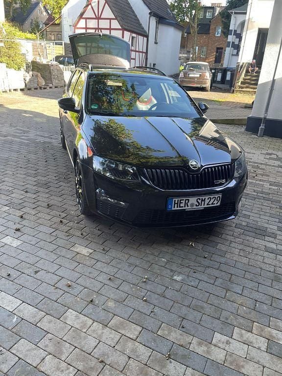 Schwarz Gebraucht 2015 Skoda Octavia RS Kombi | 13.000 € (Superpreis) - Bild 1/4