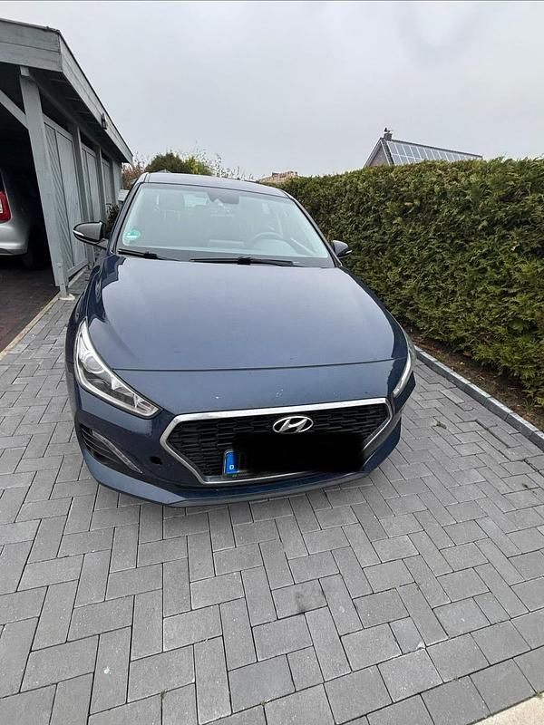 Blau Gebraucht 2019 Hyundai i30 YES! Limousine | 6.000 € (Superpreis) - Bild 1/4