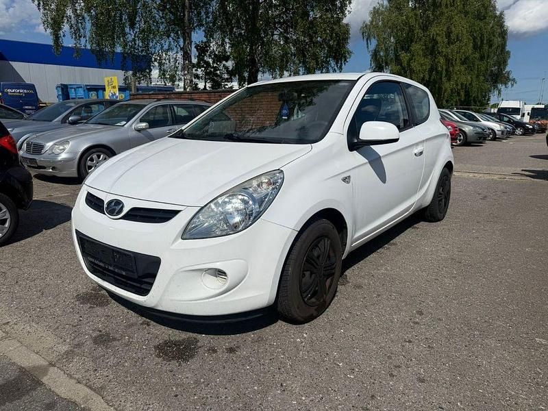 Weiß Gebraucht 2011 Hyundai i20 Edition+ Kleinwagen | 980 € (Fairer Preis) - Bild 1/4