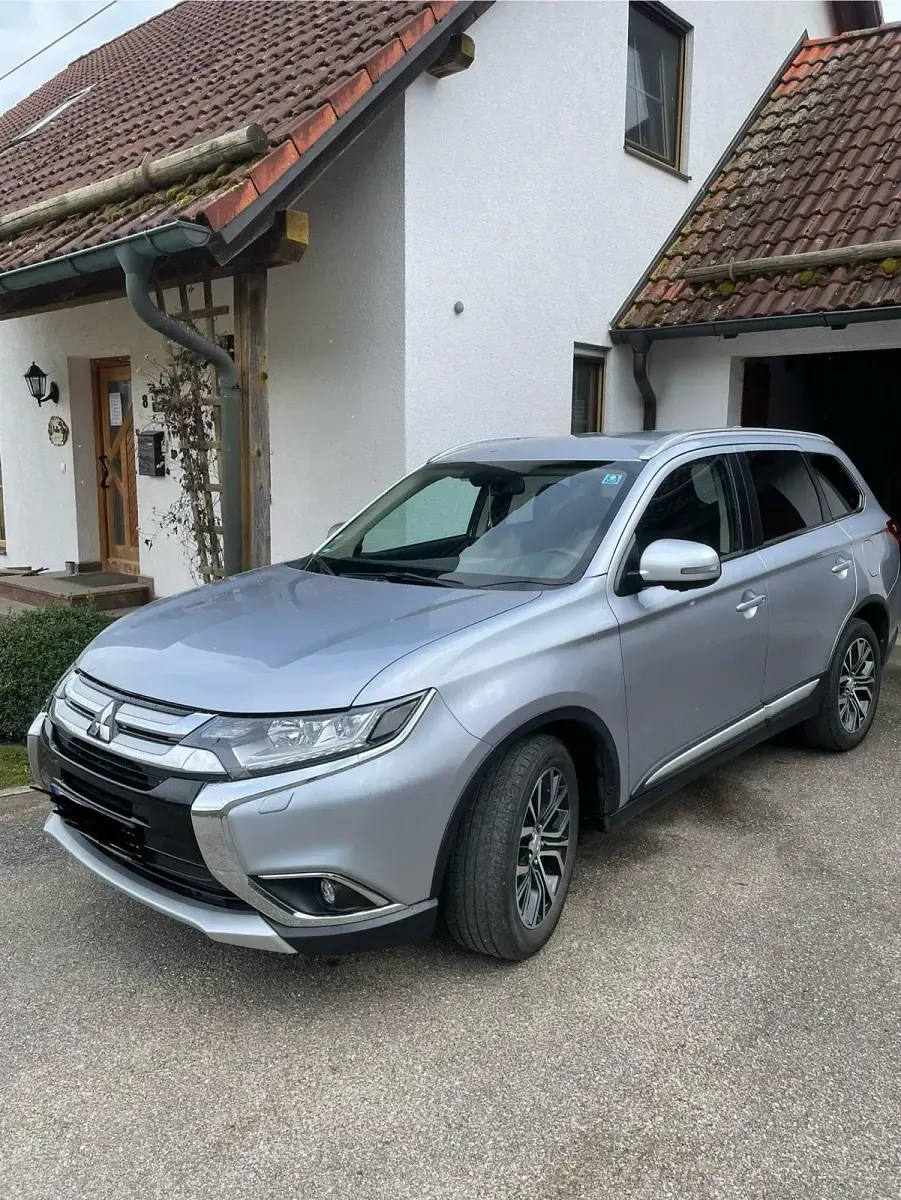 Second-hand Mitsubishi Outlander 150 CP (110 kW) 2017 Argintiu SUV