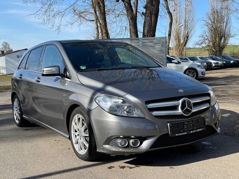 Gebraucht Mercedes B180 122 PS (89 kW) 2012 Grau Van / Kleinbus