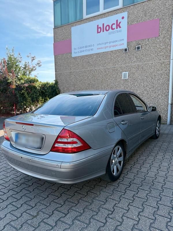 Gebraucht Mercedes C180 145 PS (106 kW) 2006 Silber Limousine