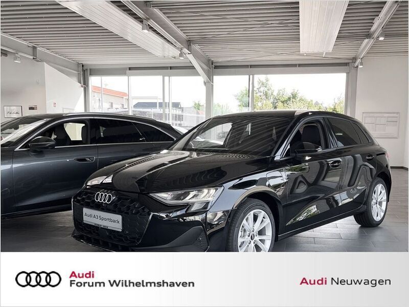 Schwarz Neu 2025 Audi A3 Sportback e-tron Sport Limousine | 50.965 € (Teuer) - Bild 1/4