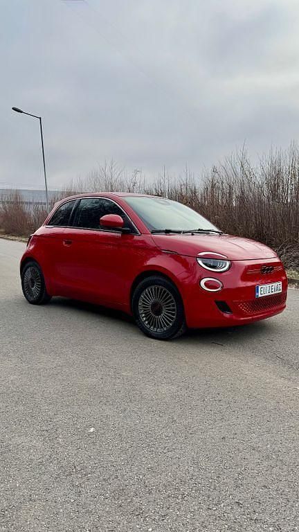 Gebraucht Fiat 500e Red 86 kW (118 PS) 2022 Rot Limousine