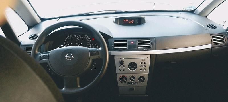 Silber Gebraucht 2004 Opel Meriva Cosmo Van / Kleinbus | 650 € (Superpreis) - Bild 1/4