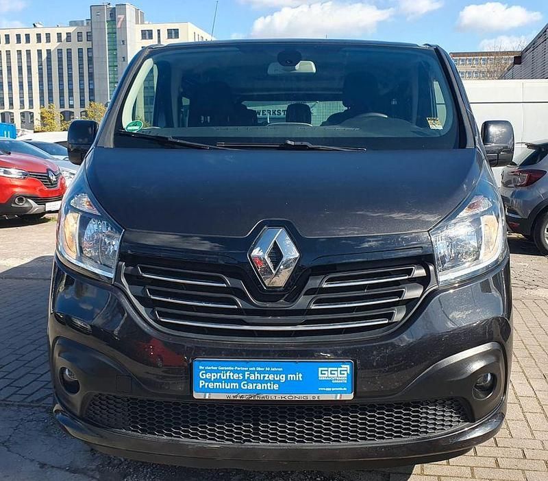 Second-hand Renault Trafic Expression 125 CP (91 kW) 2016 Negru Monovolum