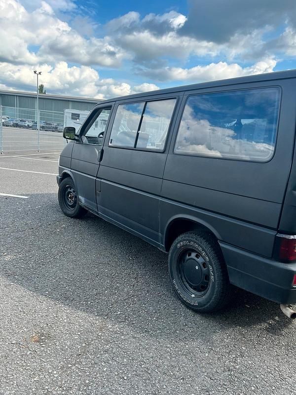 Schwarz Gebraucht 1991 VW T4 Van | 2.000 € - Bild 1/4