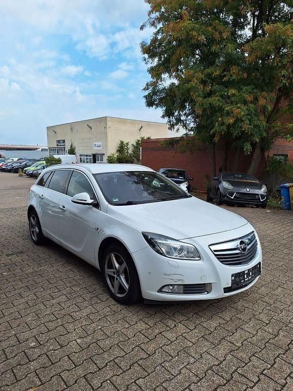 Weiß Gebraucht 2013 Opel Insignia Innovation Kombi | 2.899 € (Guter Preis) - Bild 1/4