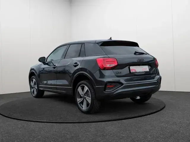 Neu Audi Q2 Advanced 150 PS (110 kW) 2026 Grau SUV