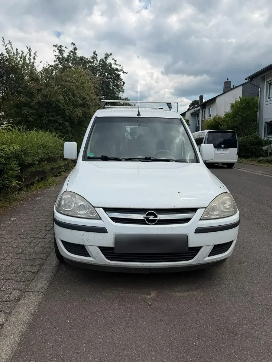 Gebraucht Opel Combo 101 PS (74 kW) 2010 Weiß Van / Kleinbus