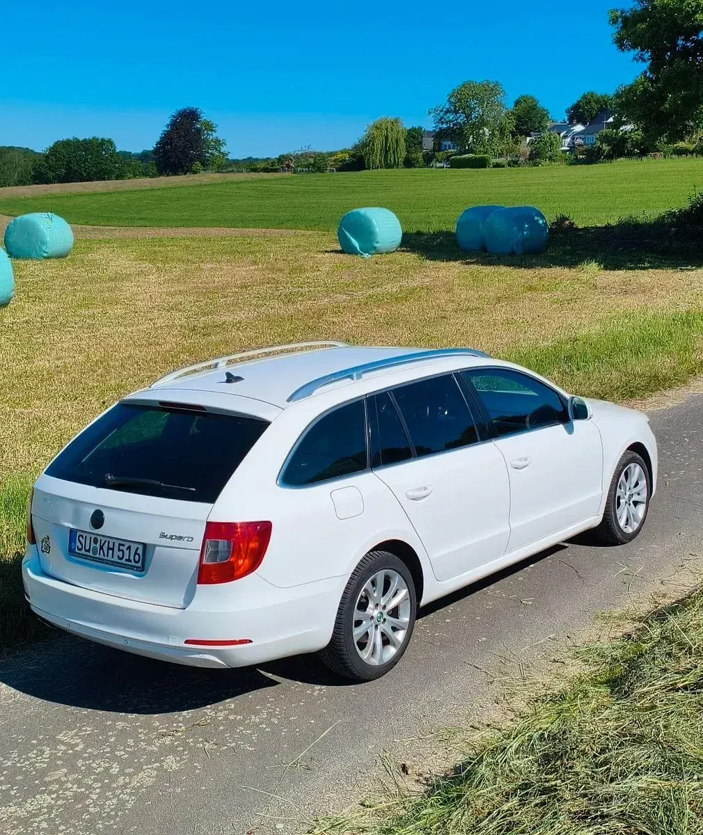 Używany Skoda Superb Ambition 170 KM (125 kW) 2012 Biały Kombi