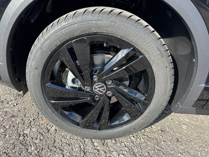 Neu VW T-Roc Cabriolet R-line 150 PS (110 kW) 2025 Schwarz (deep black perleffekt) Cabrio