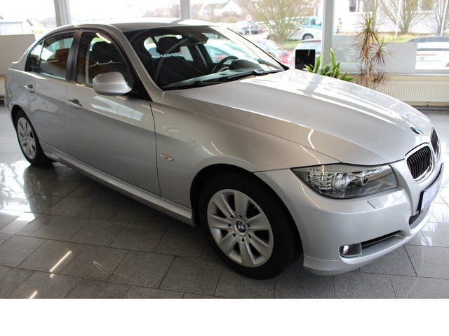 Gebraucht BMW 318 143 PS (105 kW) 2009 Silber metallic Limousine
