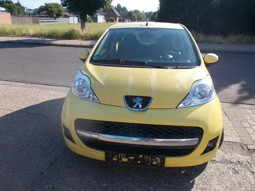 Gebraucht Peugeot 107 Filou 68 PS (50 kW) 2009 Zu lackieren gelb b0/deckende Kleinwagen