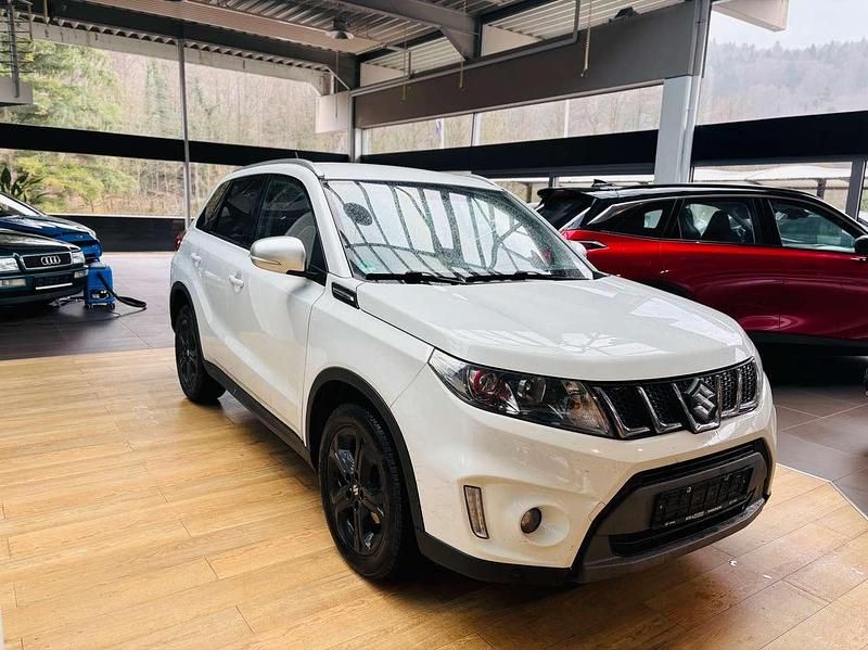 Gebraucht Suzuki Vitara 140 PS (102 kW) 2018 Weiß SUV