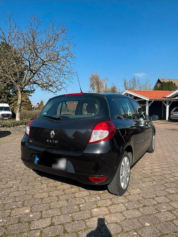 Gebraucht Renault Clio II 60 PS (44 kW) 2011 Schwarz Kleinwagen