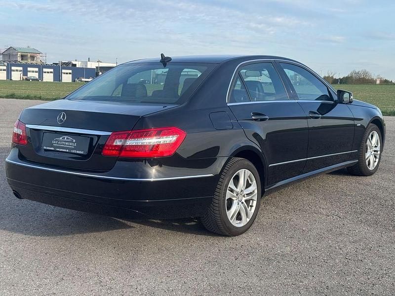 Second-hand Mercedes E250 204 CP (150 kW) 2011 Negru Berlinǎ