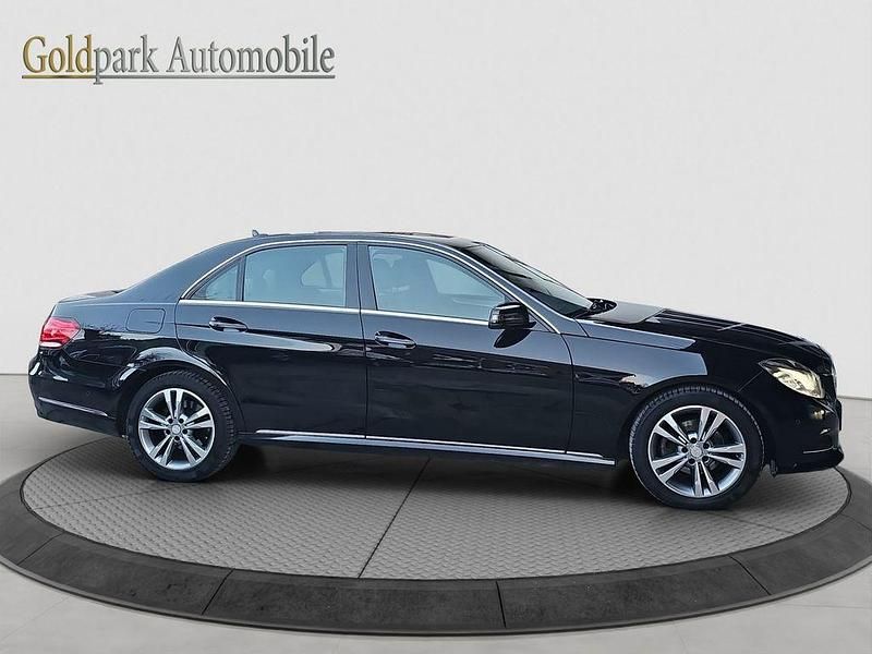 Gebraucht Mercedes E220 Avantgarde 170 PS (125 kW) 2014 Schwarz Limousine